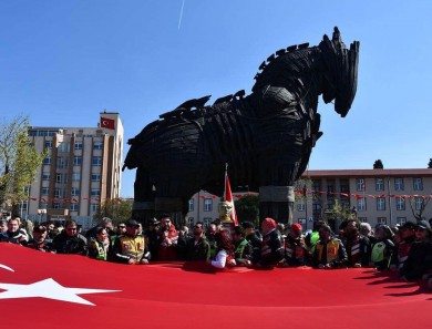 İki Tekerliler şehitler için sürdü