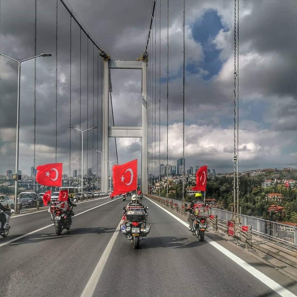 Motosikletliler Cumhuriyet için Sürdü