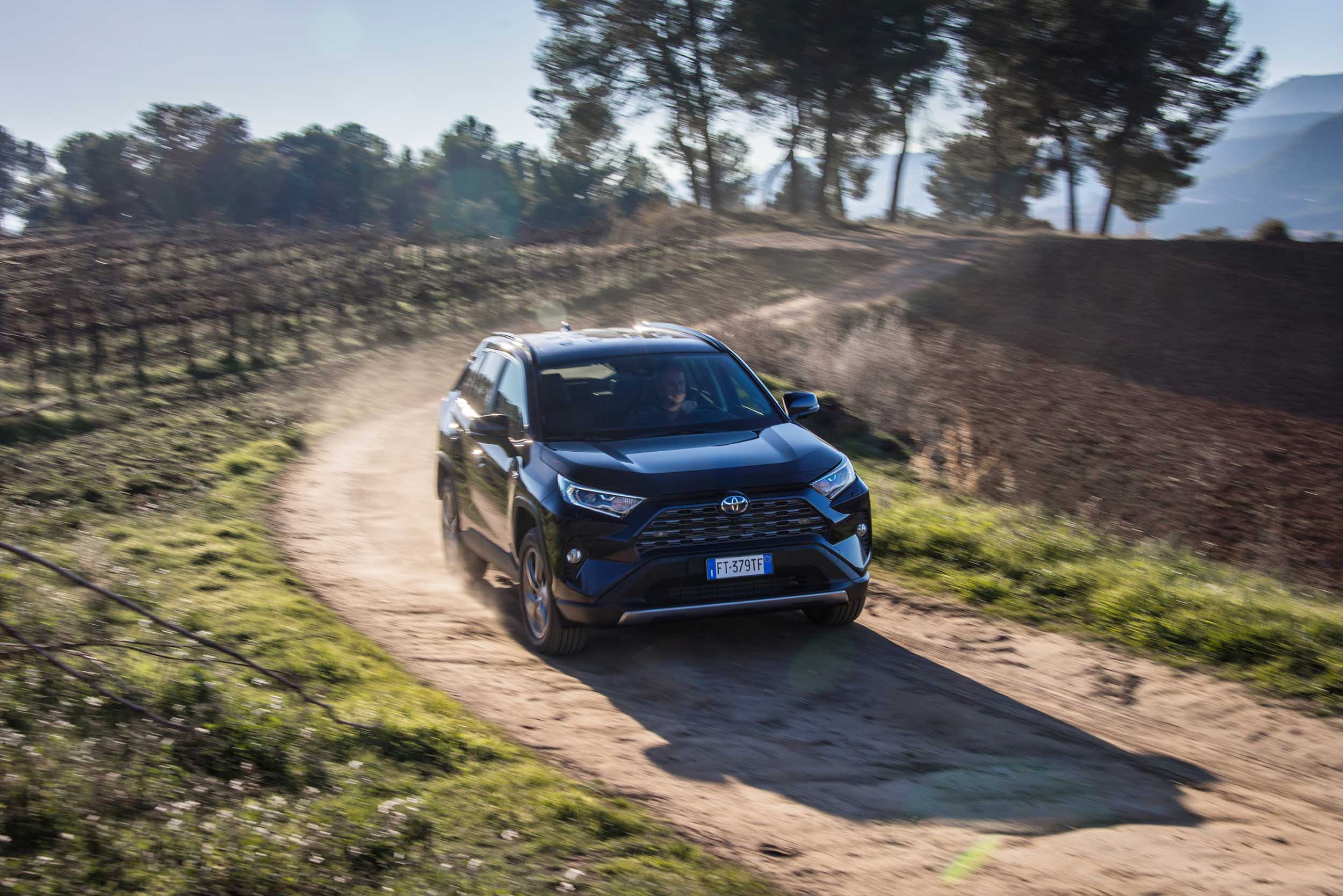 TOYOTA OTOMOBİL SATIŞLARINDAKİ LİDERLİĞİNİ SÜRDÜRDÜ