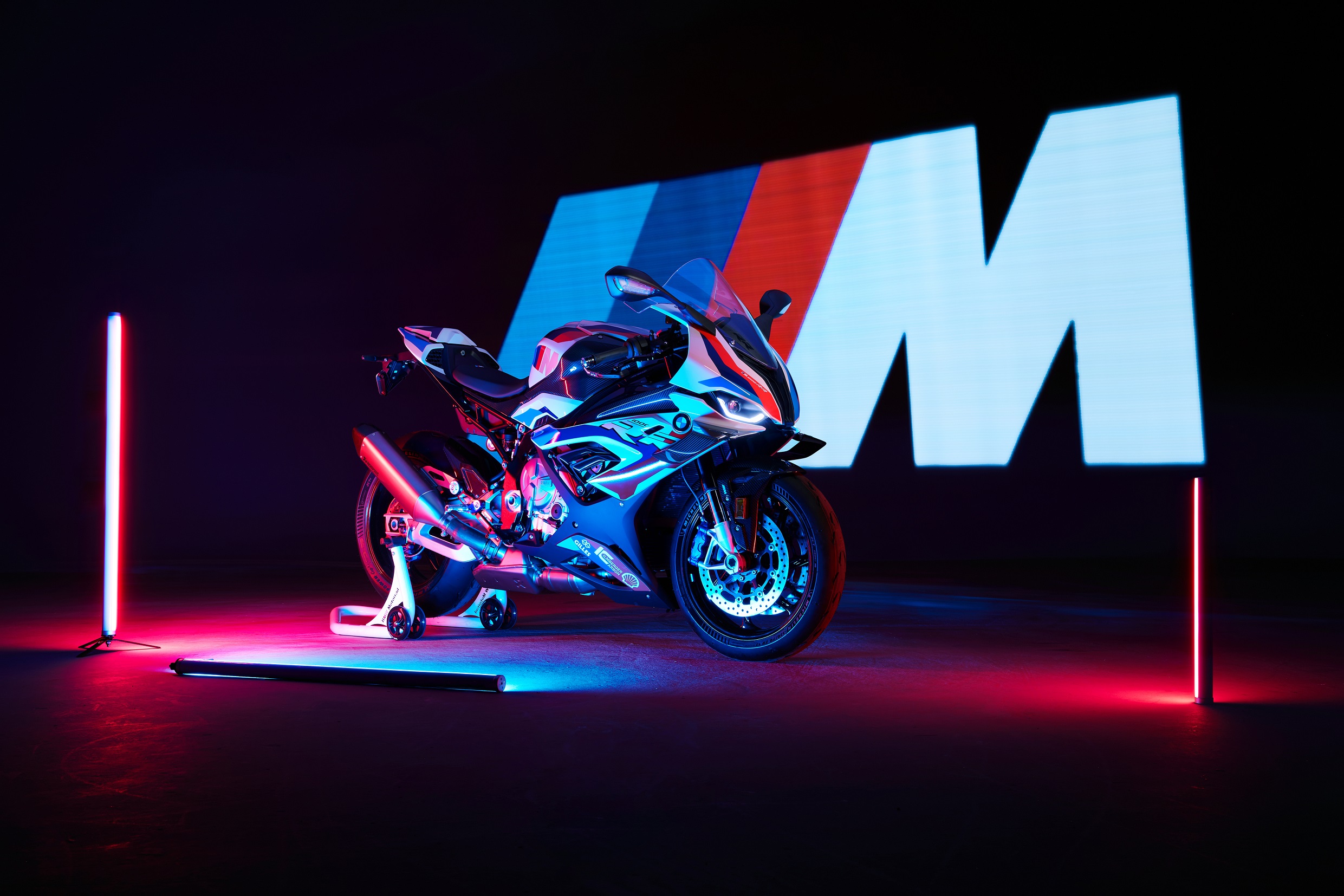 BMW M 1000 RR Tutkunlarıyla Buluşmaya Hazırlanıyor