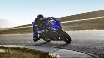 YAMAHA R DÜNYASININ YENİ KARAKTERİ R7