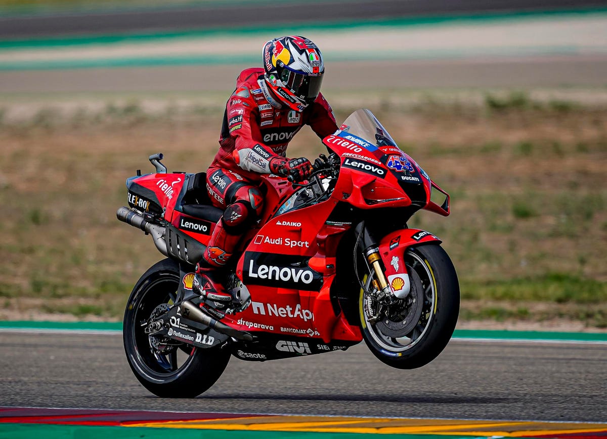 MotoGP komisyonu yasakladı!!