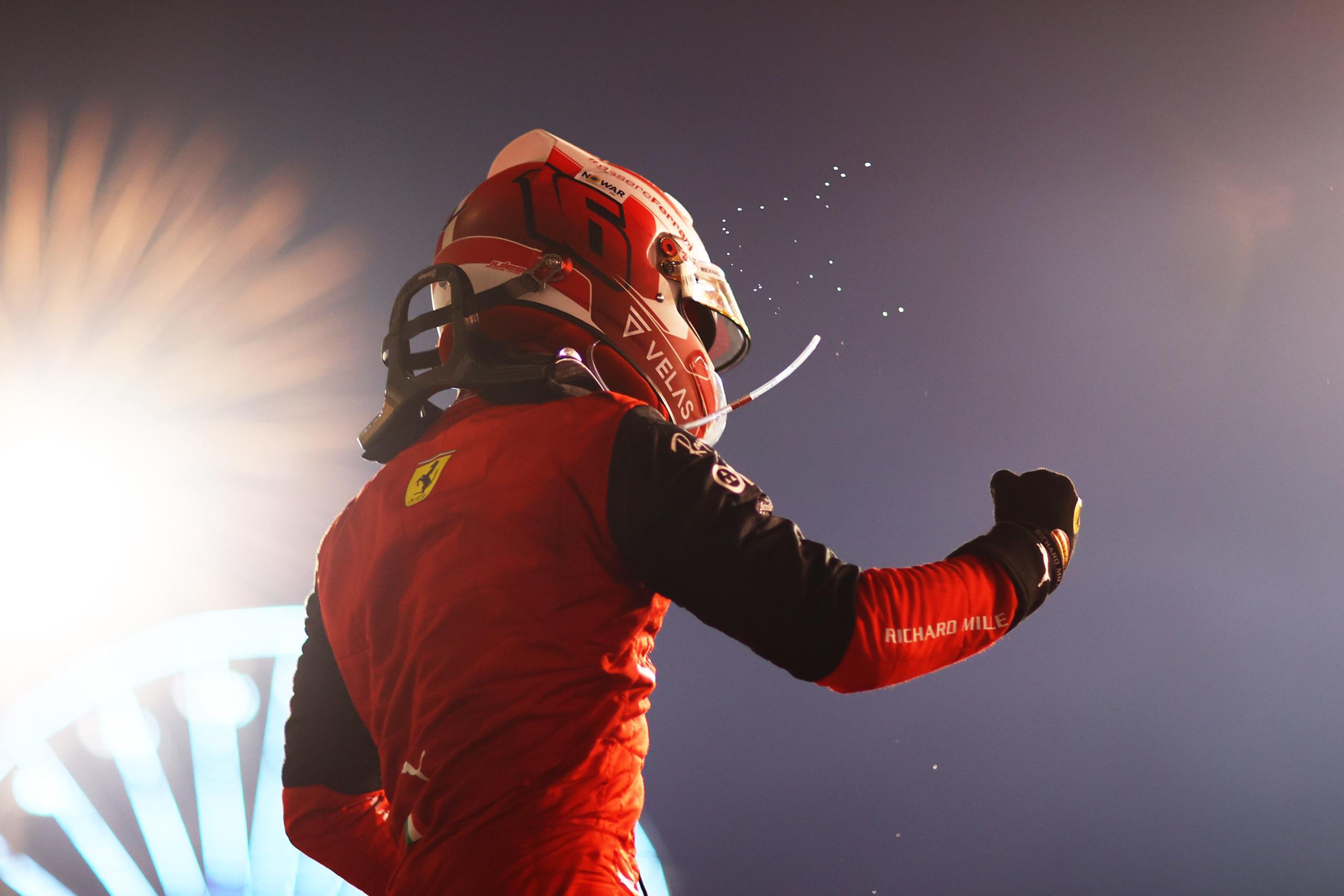 F1: Ferrari Bahreyn’de Duble Yaptı!