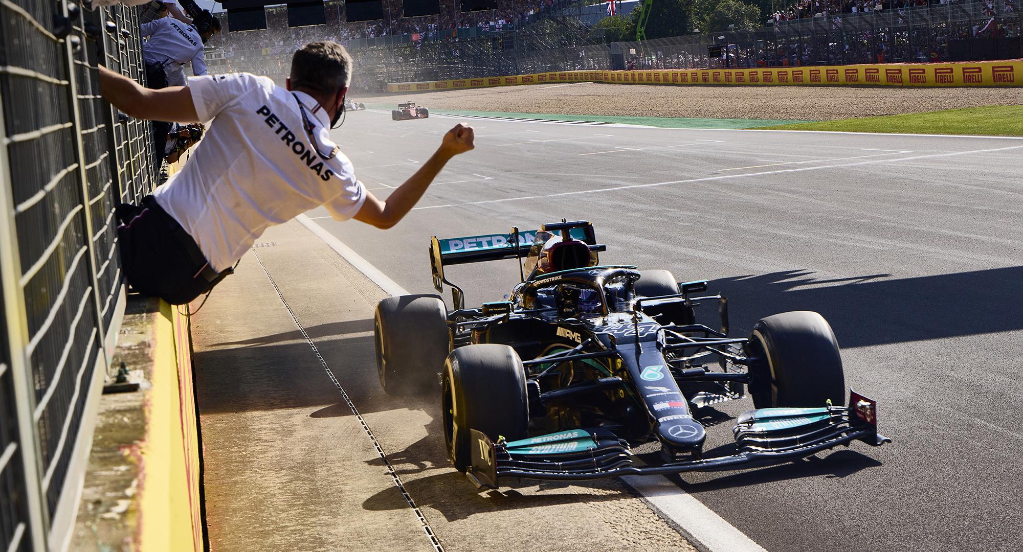 PETRONAS İle İçinizdeki Hamilton’u Ortaya Çıkarın
