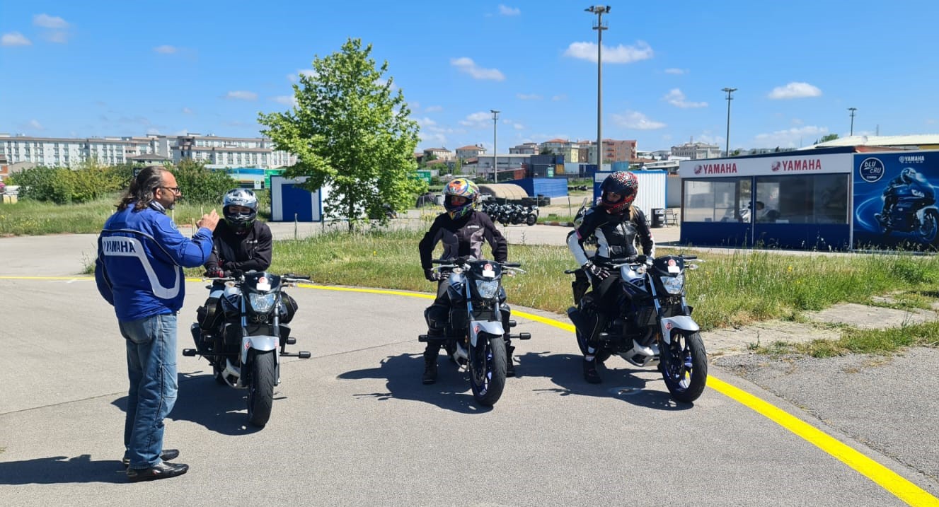 EHLİYETLİ KADINLARA ÜCRETSİZ MOTOSİKLET EĞİTİMİ