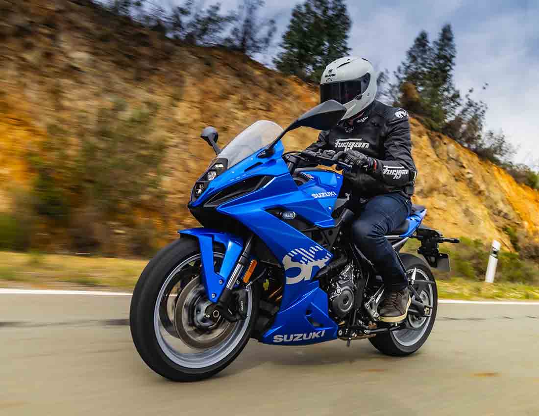 SUZUKİ 1000 GX ve 8R MODELLERİYLE PODYUMDA