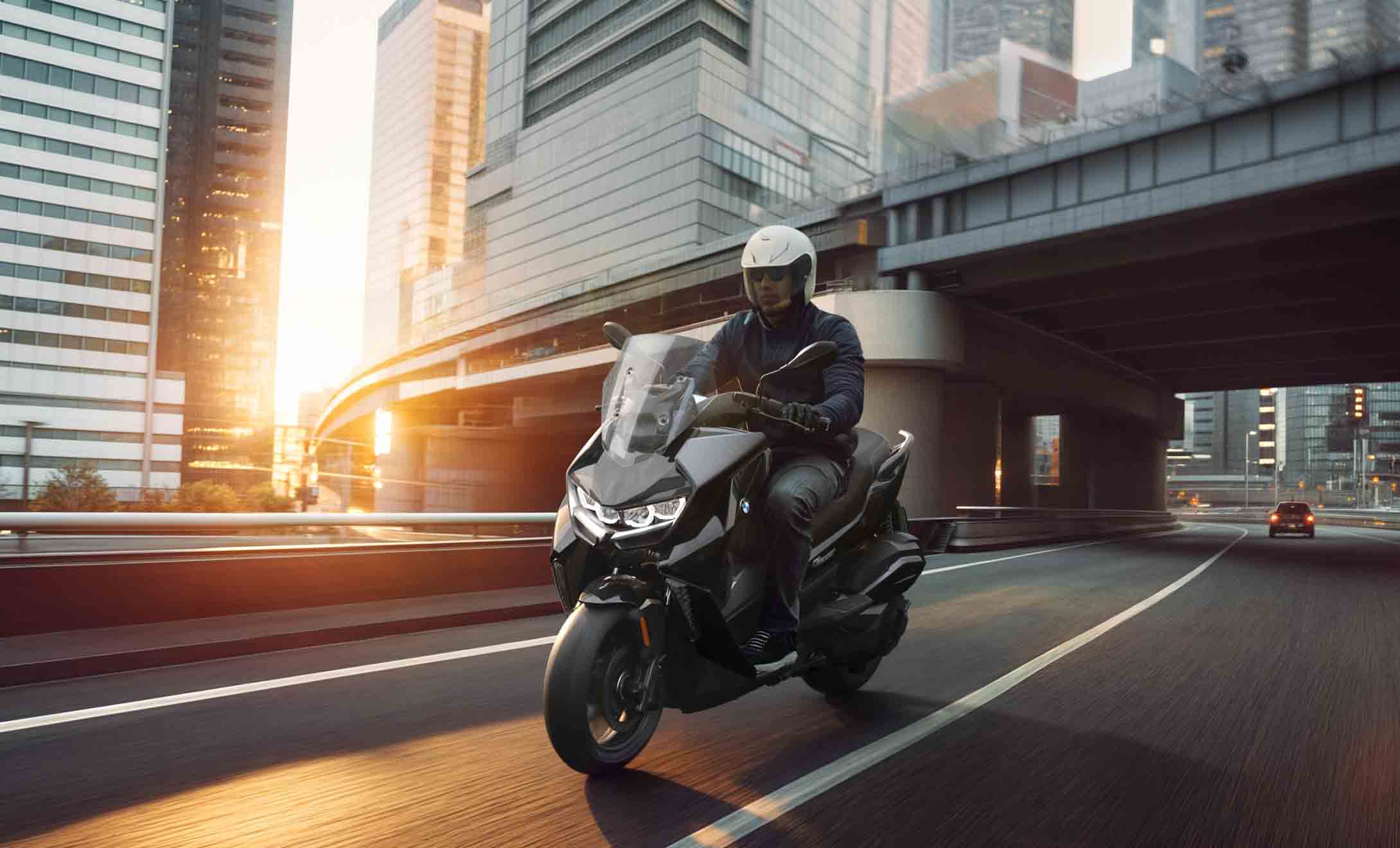 BMW C 400 GT ve BMW C 400 X YOLLARDA